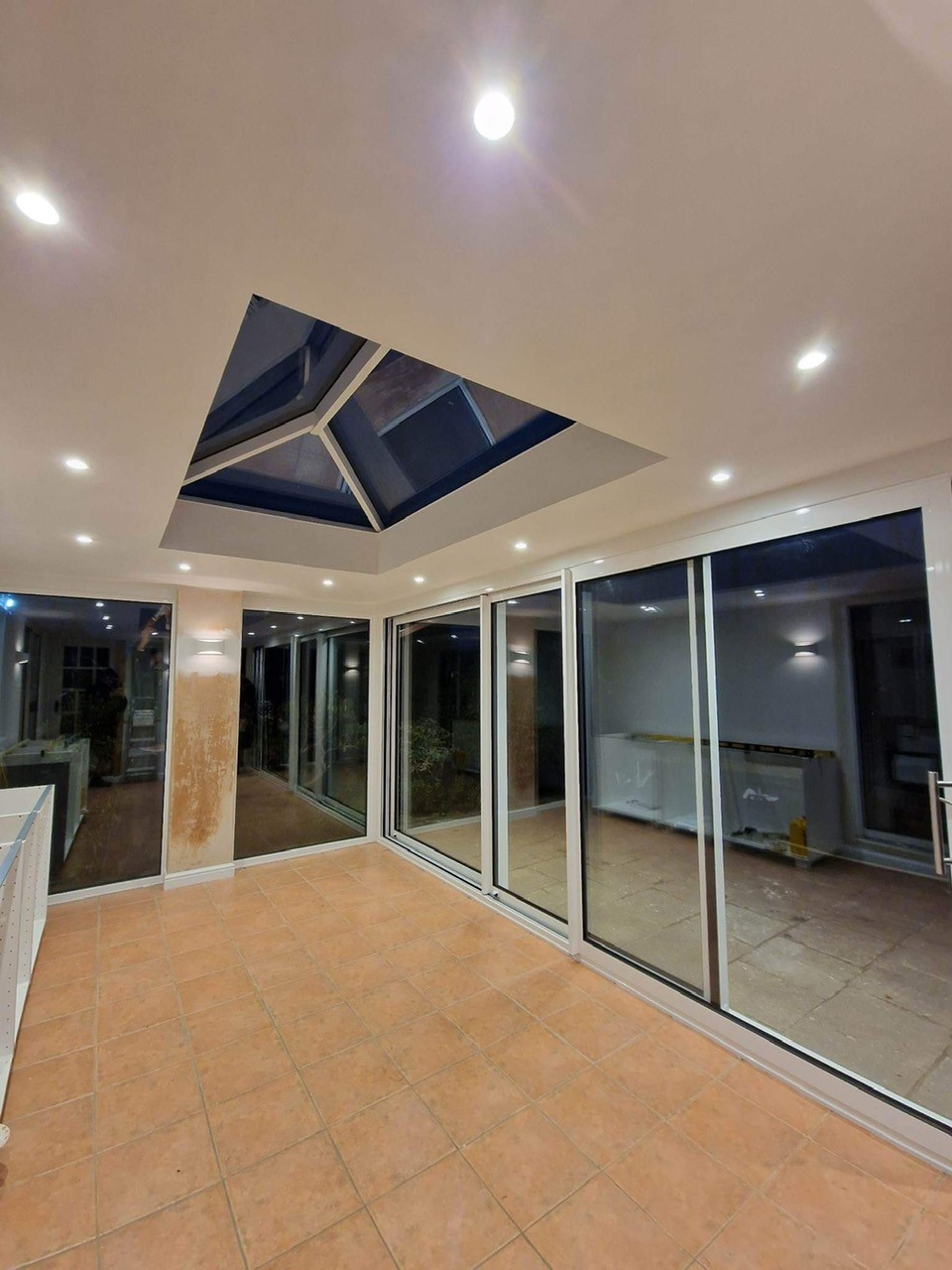 Extension with roof lantern and sliding doors
